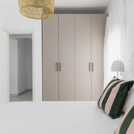 بيت ضيافة Glow Apartments, In Peraía