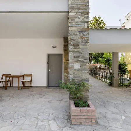 Glow Apartments, In 3* Peraía