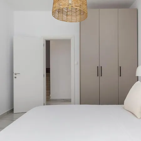Glow Apartments, In 3*