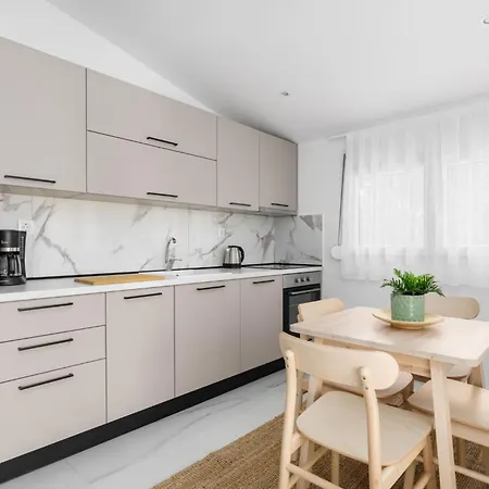 Glow Apartments, In