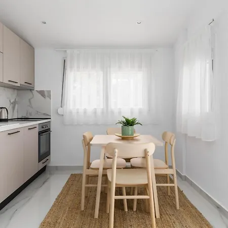 게스트하우스 Glow Apartments, In Peraía
