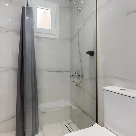 Glow Apartments, In 게스트하우스 Peraía